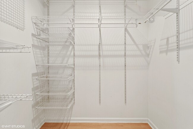 Building Photo - 810 N Wolcott Ave