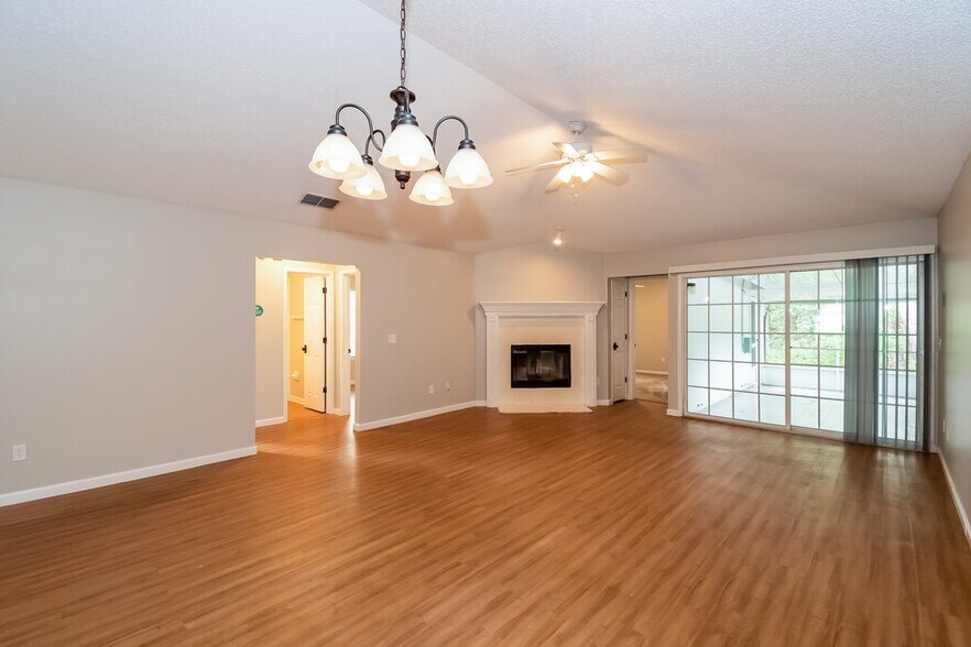 Building Photo - 1826 Ashmore Green Dr
