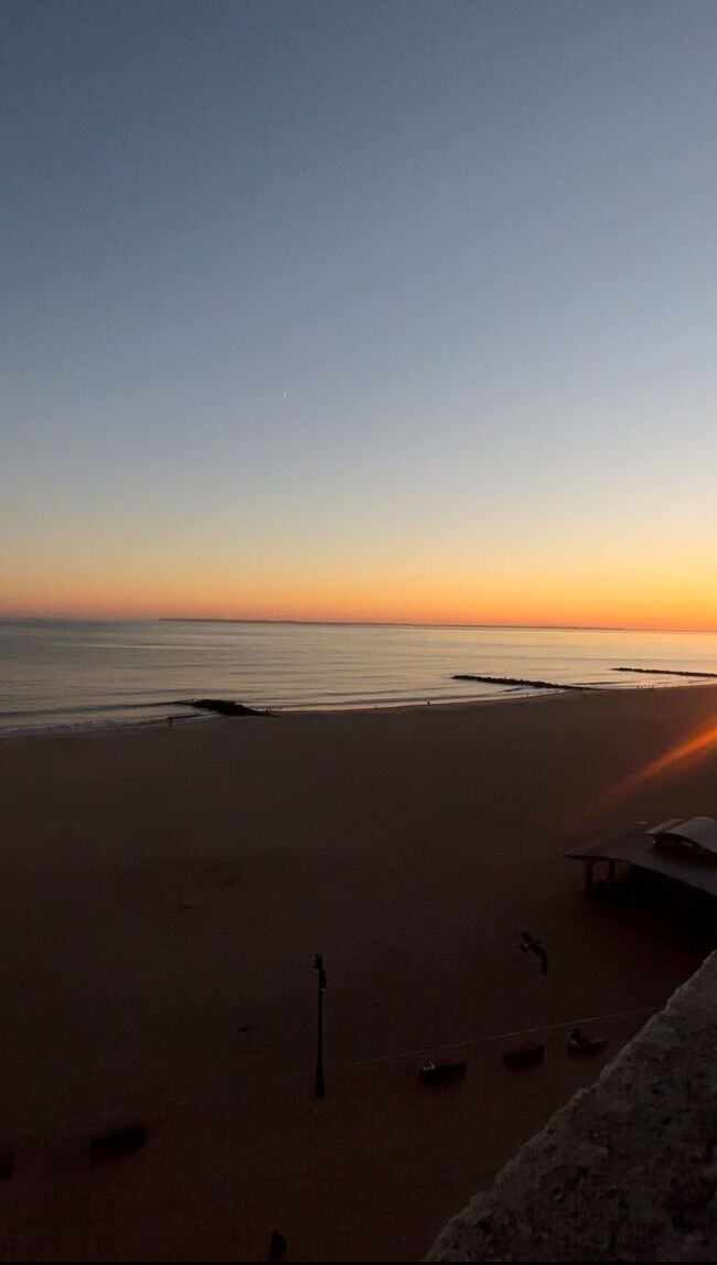 Building Photo - 50 Brighton 1st Rd