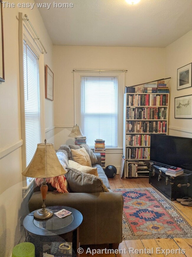 Building Photo - 2 Evergreen Square