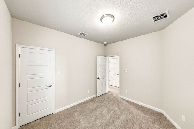 Building Photo - New Construction. Immediate Move In
