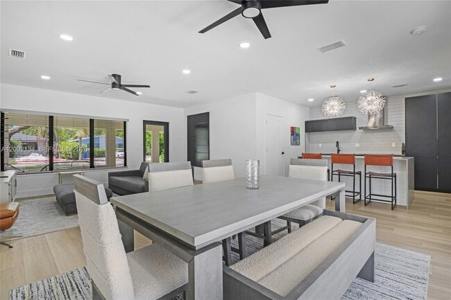 Building Photo - 811 NE 17th Ct