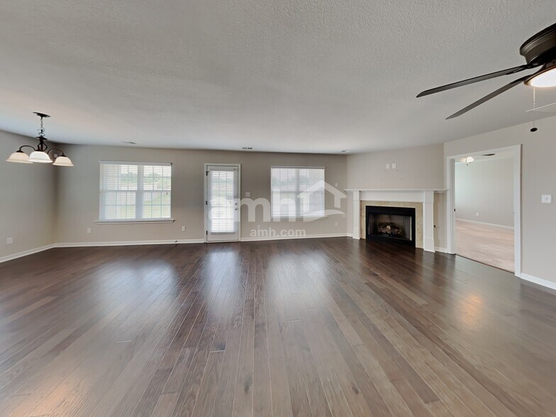 Building Photo - 3230 Magnolia Bloom Dr
