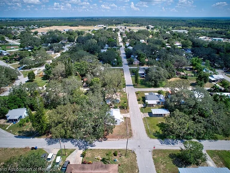 Building Photo - 1911 Roseland Ave