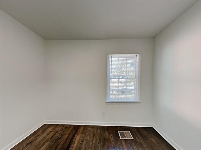 Building Photo - 512 Aberdeen Dr NW