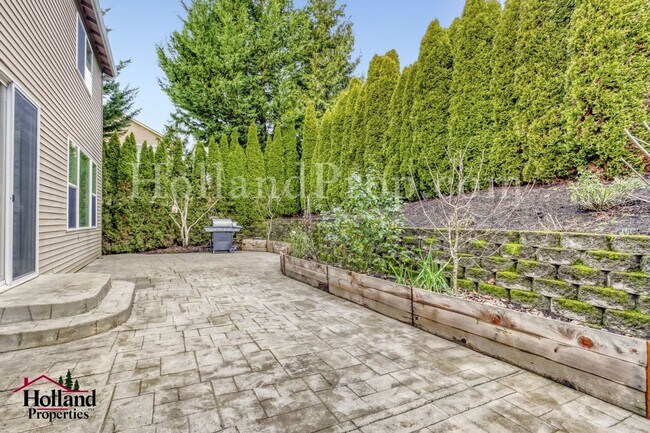 Building Photo - Updated Monthly Rent: $3,000 - Beautiful updated 4 Bedroom home in Beaverton