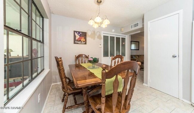 Building Photo - 104 Chaumont Dr