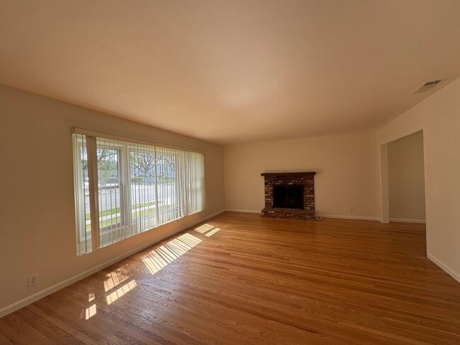 Building Photo - Adorable Open Plan  3BD 2BA Home in West Torrance With A/C