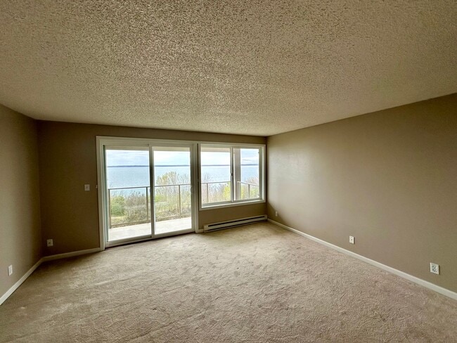 Building Photo - 600 S State St