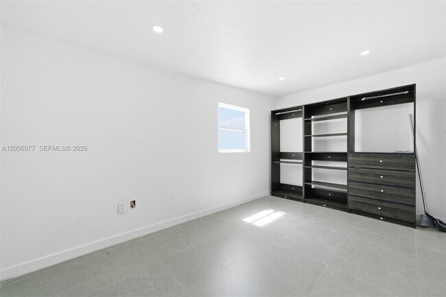 Building Photo - 2415 Garfield St