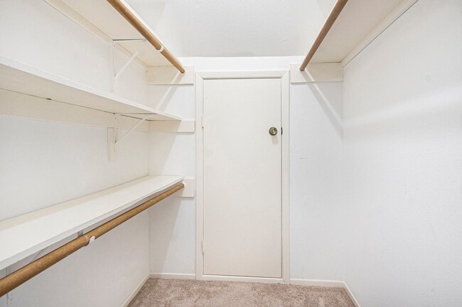 Building Photo - 302 Lochnell Dr