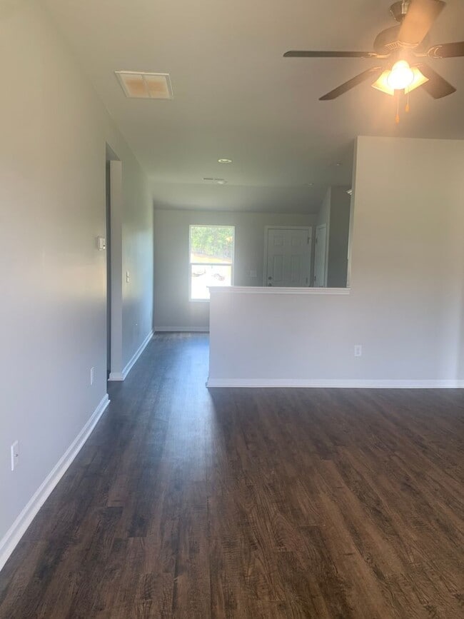 Building Photo - 144 Lakeside Way