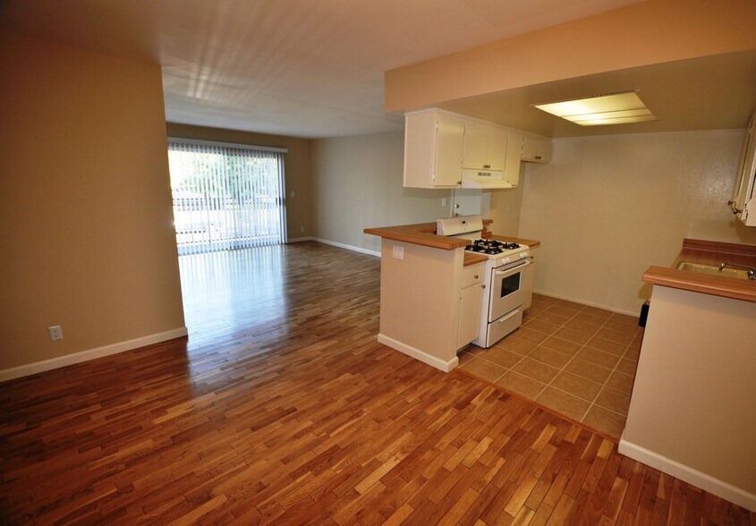 Building Photo - 6401 Riverton Ave