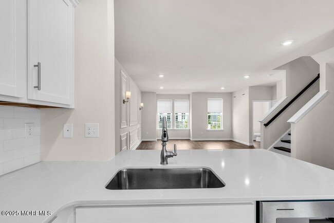 Building Photo - 8 Rothbury Ct