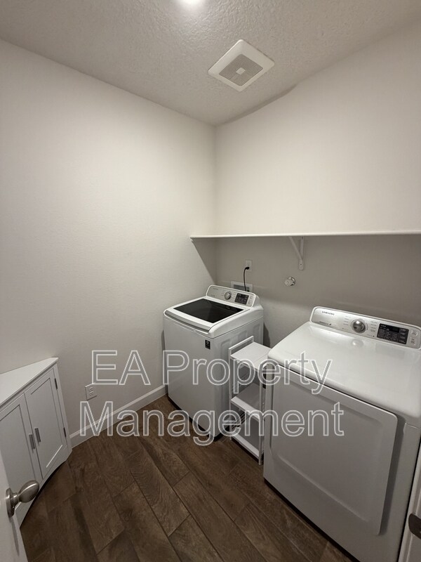 Building Photo - 6742 Clayton Dr NE