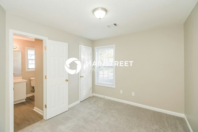 Building Photo - 8133 Green Garden Dr