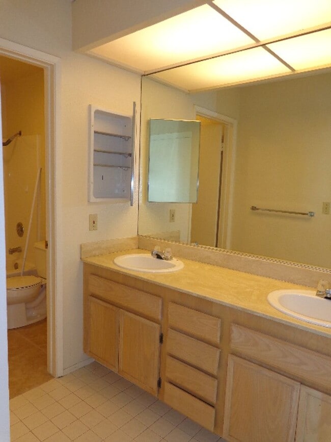 Building Photo - m390 - Lindboe