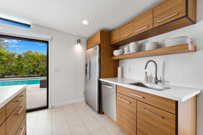 Building Photo - 45720 Abronia Trail