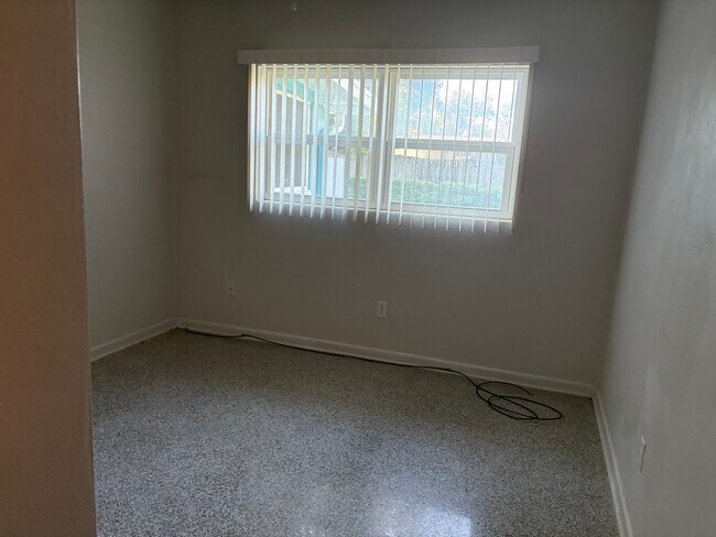 Building Photo - 6034 Linneal Beach Dr