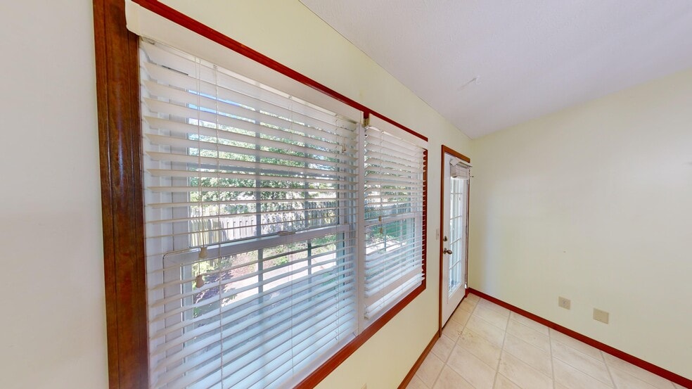 Building Photo - 3209 Sequoia Dr