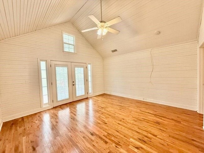 Building Photo - 2076 Azalea Cir