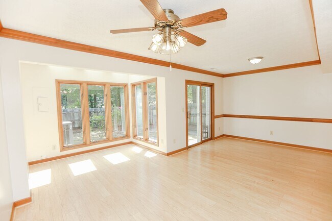 Building Photo - 200 Arabian Cir