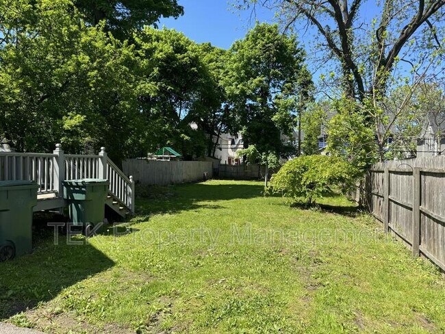 Building Photo - 126 Parsells Ave