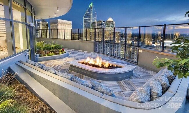 Building Photo - 225 S Poplar St