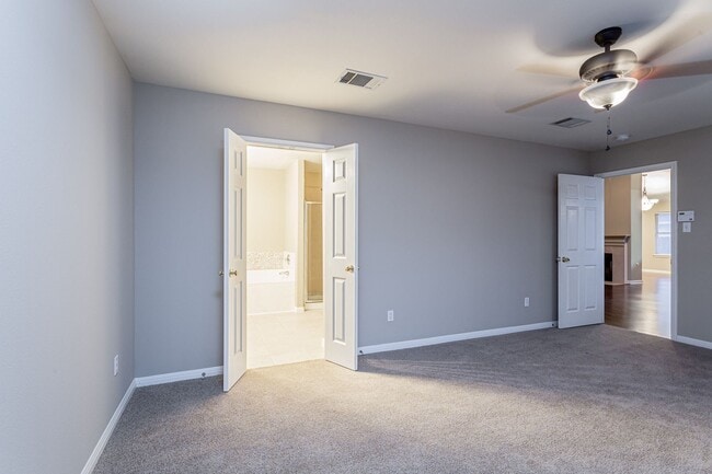 Building Photo - Charming 4-Bedroom, 2-Bath Home with Moder...