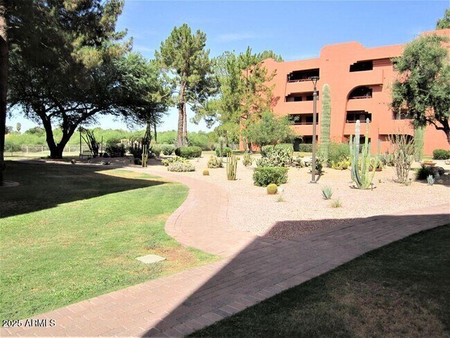 Building Photo - 4303 E Cactus Rd