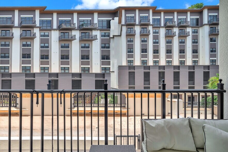 Building Photo - 4100 Salzedo St