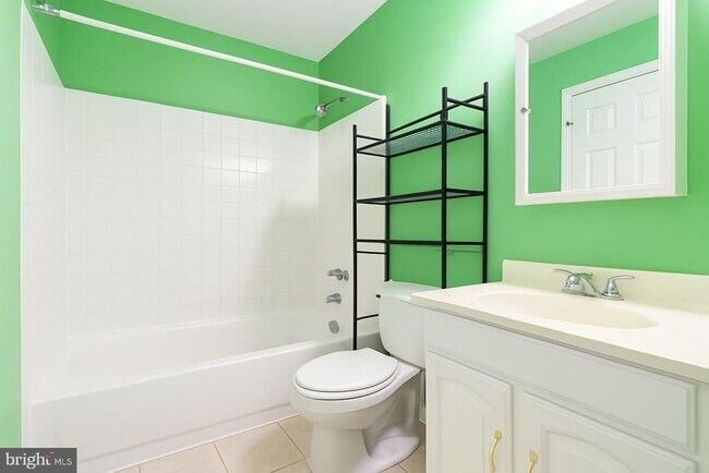 Building Photo - 8207 Stationhouse Ct