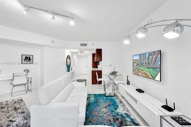 Building Photo - 475 Brickell Ave