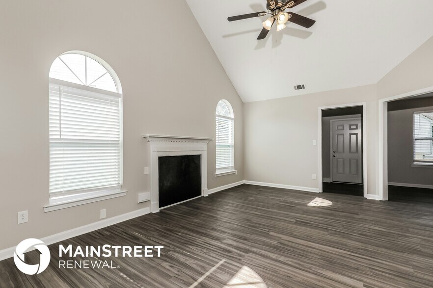 Building Photo - 7925 Woodlake Dr