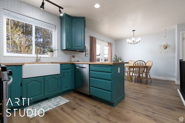 Building Photo - Spacious 5-Bedroom Home in Morgan – $500 O...