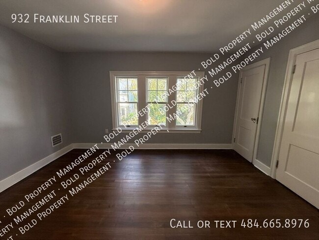 Building Photo - 932 Franklin St
