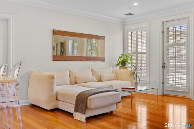 Building Photo - 85 Memorial Rd