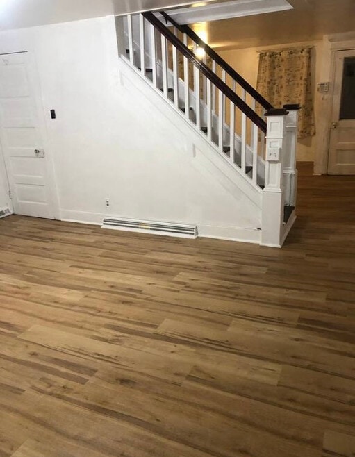 Building Photo - 618 Centre St