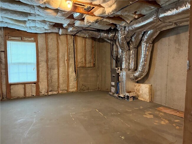 Building Photo - 2501 Royston Dr