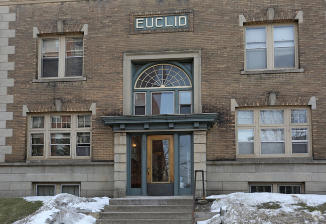 Building Photo - Euclid