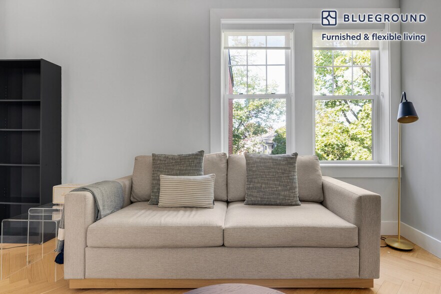 Building Photo - 19 Forest St