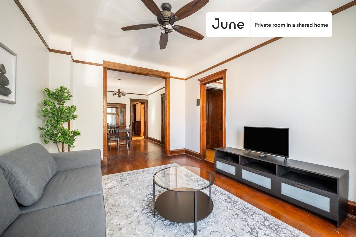 Building Photo - Room in Shared 3 bed/1 bath home