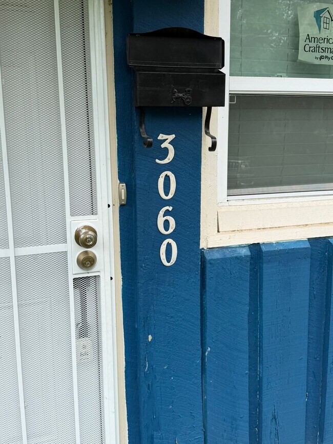 Building Photo - 3 BR/1BA | Newly Renovated Cottage| Cove security system| Fully fenced backyard