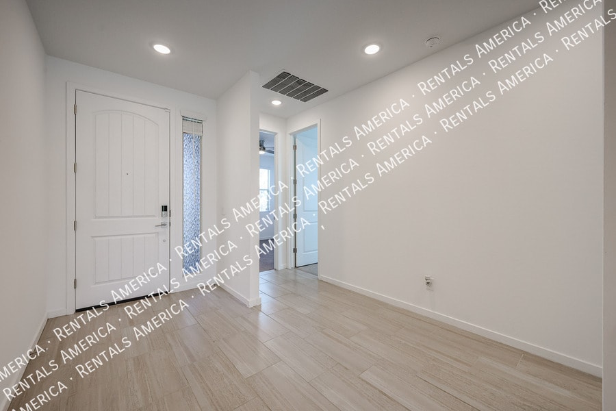 Building Photo - 40622 W Williams Way