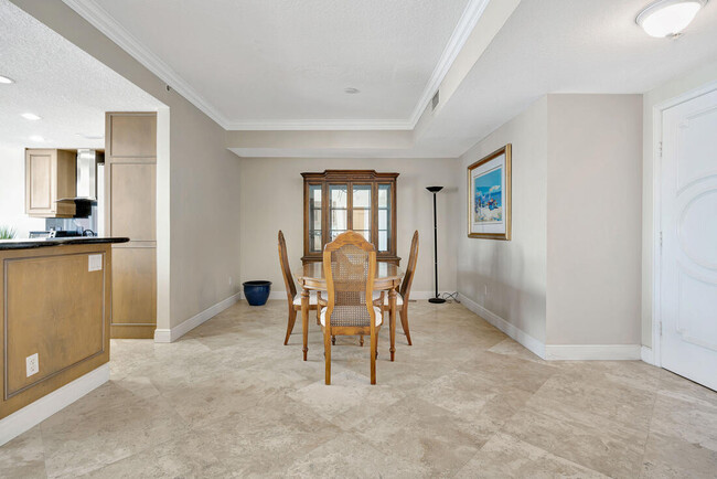 Building Photo - 700 Ocean Royale Way