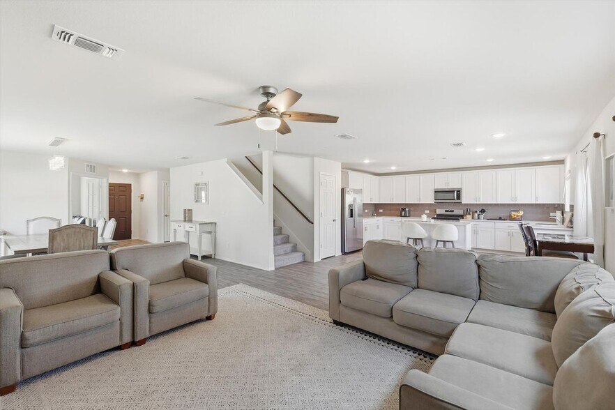 Building Photo - 16041 Pious Dr