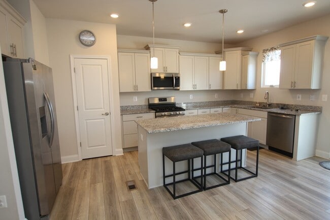 Building Photo - Plantation Lakes a golf community with numerous amenities for residents to enjoy.