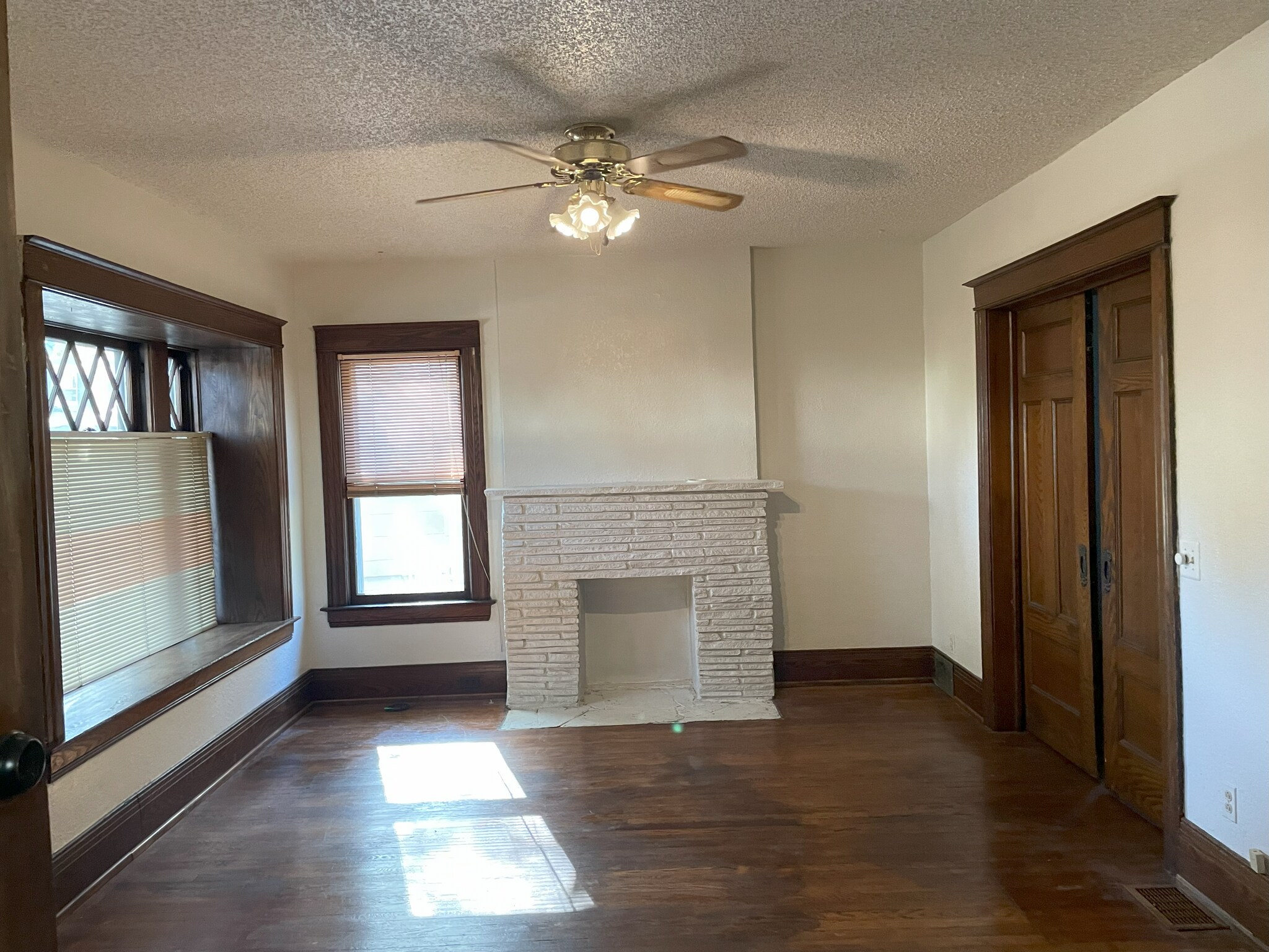 Building Photo - 21 Lakeview Ter