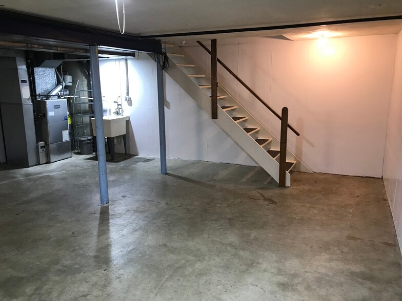 Basement / Garage - 826 Arlington Rd