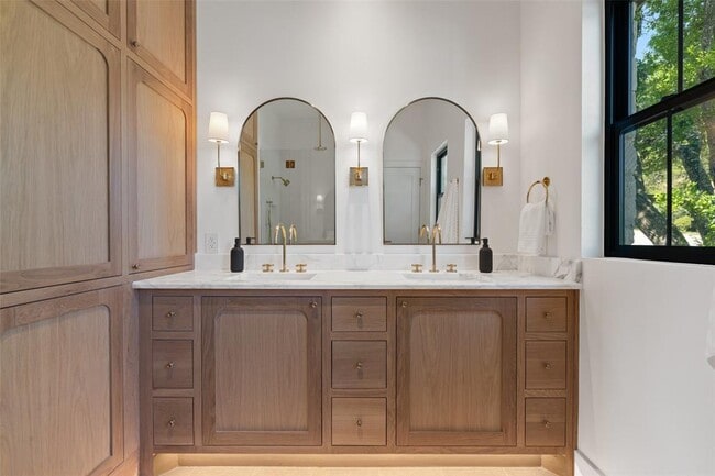 Building Photo - 5914 Cape Coral Dr